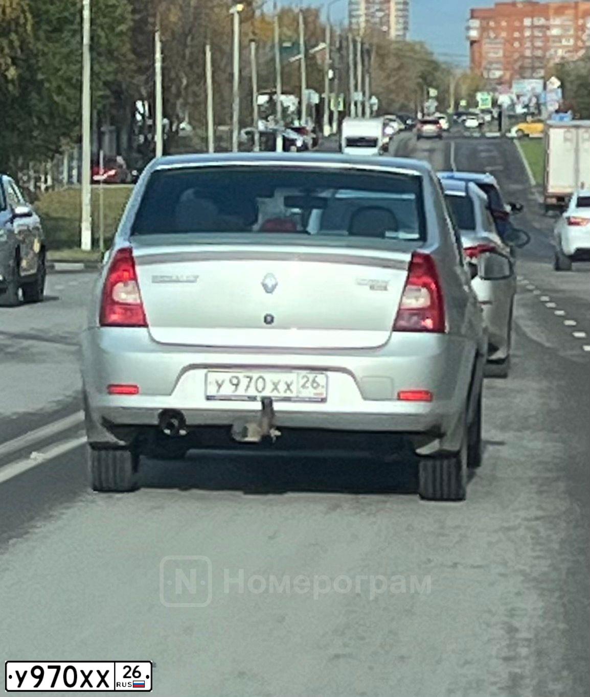 Фото автомобиля RENAULT LOGAN, 2013 — госномер У970ХХ26. Цвет: СВЕТЛО СЕРЫЙ