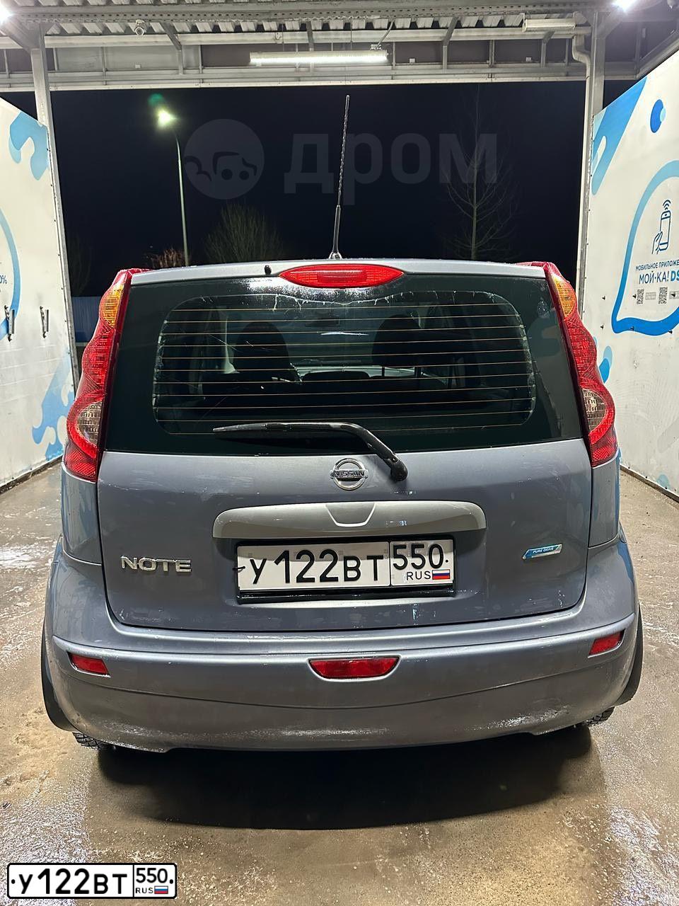 Фото автомобиля NISSAN NOTE, 2010 — госномер А163МО150. Цвет: Серый