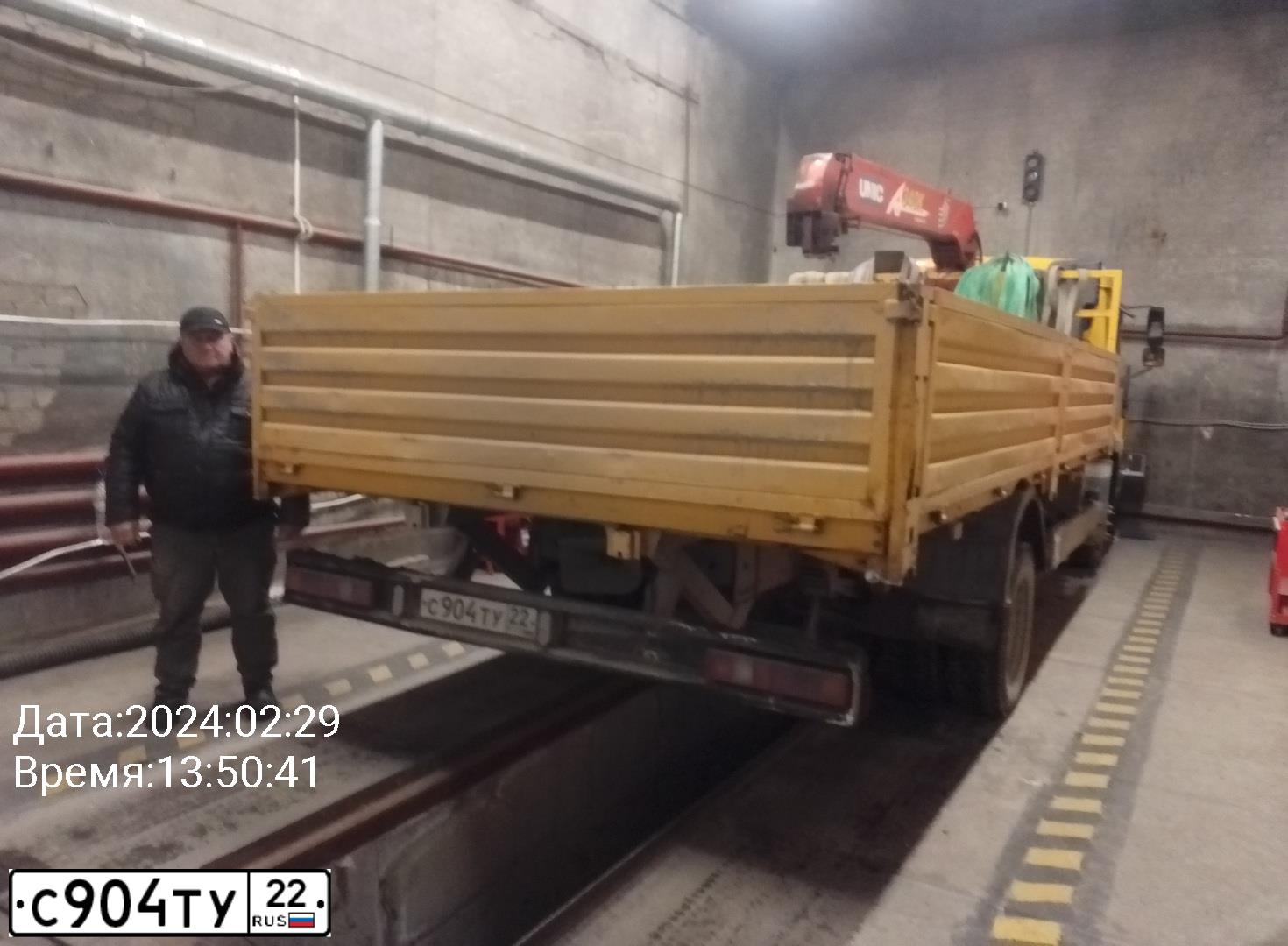 Фото автомобиля KAMAZ 4308 /4X2/, 2007 — госномер С904ТУ22. Цвет: ЖЕЛТЫЙ ГЕОРГИН