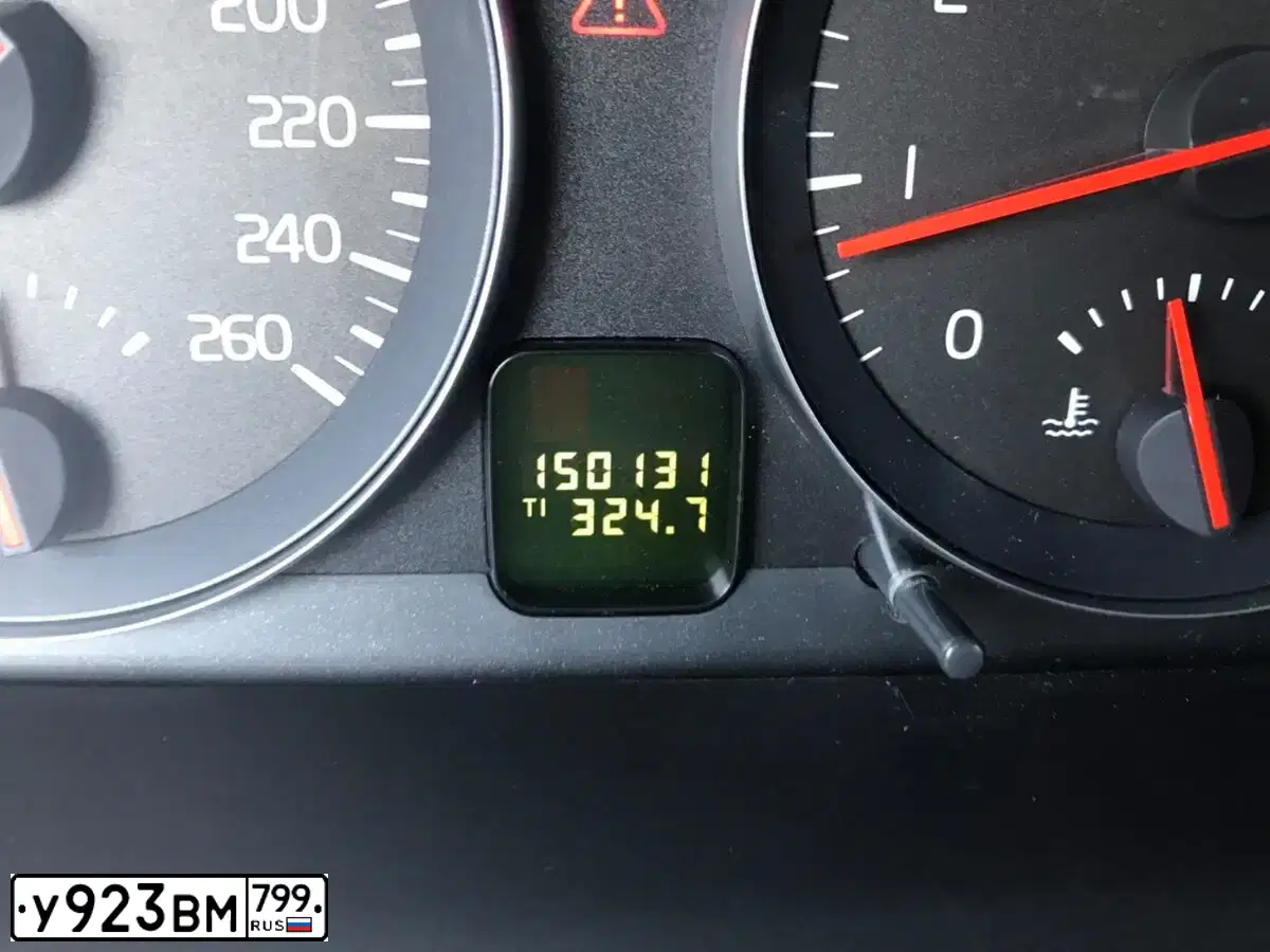 Фото автомобиля VOLVO S40, 2011 — госномер Е477УР76. Цвет: Белый