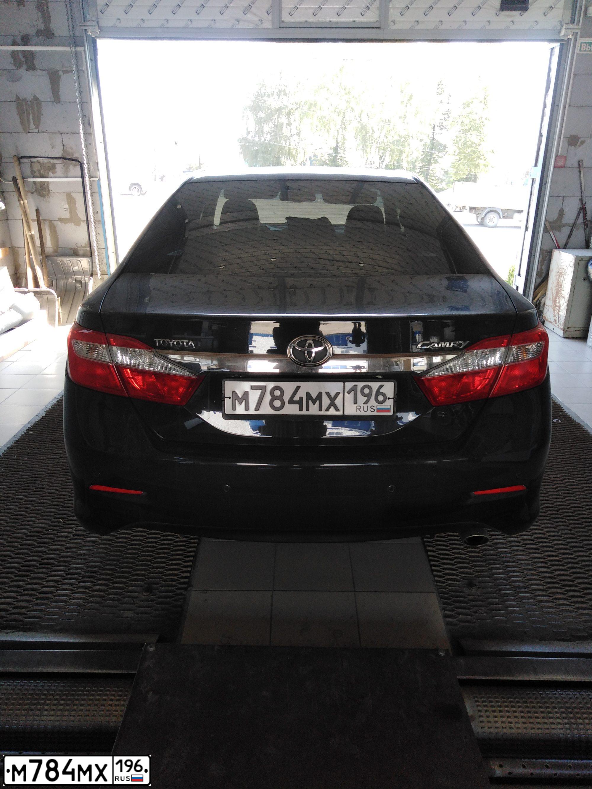 Фото автомобиля TOYOTA CAMRY, 2011 — госномер Х080ХТ96. Цвет: ЧЕРНЫЙ