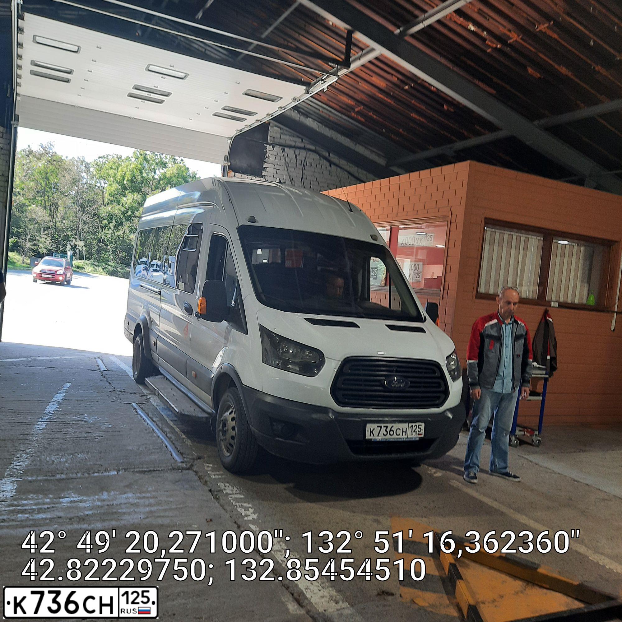 Фото автомобиля FORD TRANSIT, 2017 — госномер М395ОР75. Цвет: Белый