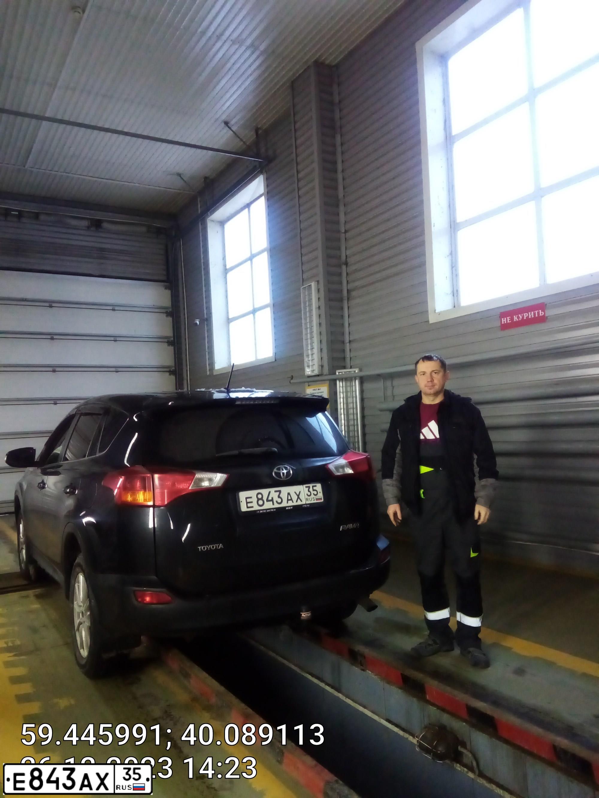 Фото автомобиля TOYOTA RAV4, 2013 — госномер О228КУ29. Цвет: ЧЕРНЫЙ