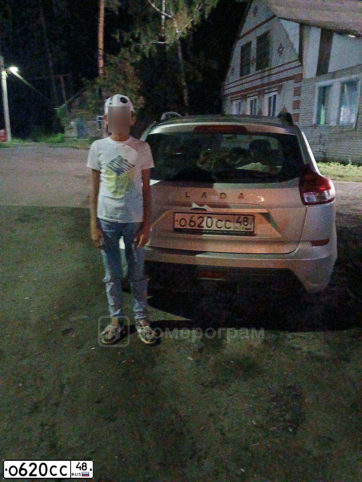 Фото автомобиля LADA XRAY, 2018 — госномер О620СС48. Цвет: Серебристый