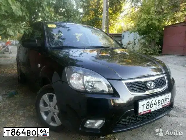Фото автомобиля KIA RIO, 2011 — госномер Т864ВО64. Цвет: ЧЕРНЫЙ