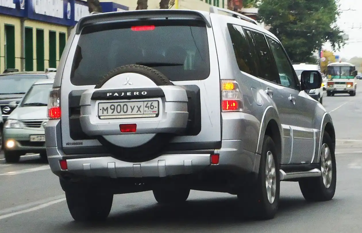 Фото автомобиля LADA 2112 LADA, 2008 — госномер М800УХ46. Цвет: ГРАФИТОВЫЙ МЕТАЛЛИК