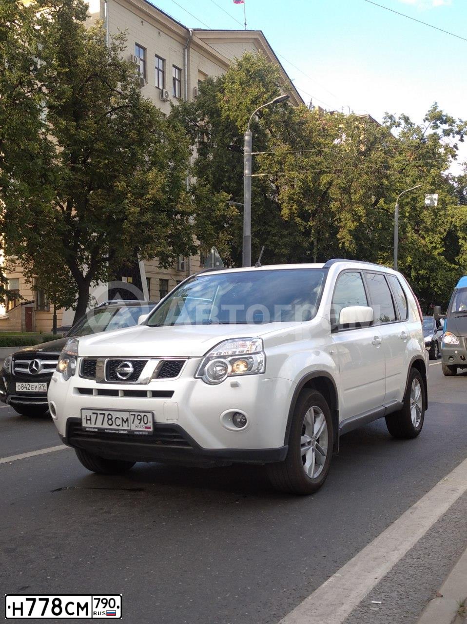 Фото автомобиля NISSAN X-TRAIL, 2014 — госномер Н778СМ790. Цвет: Белый