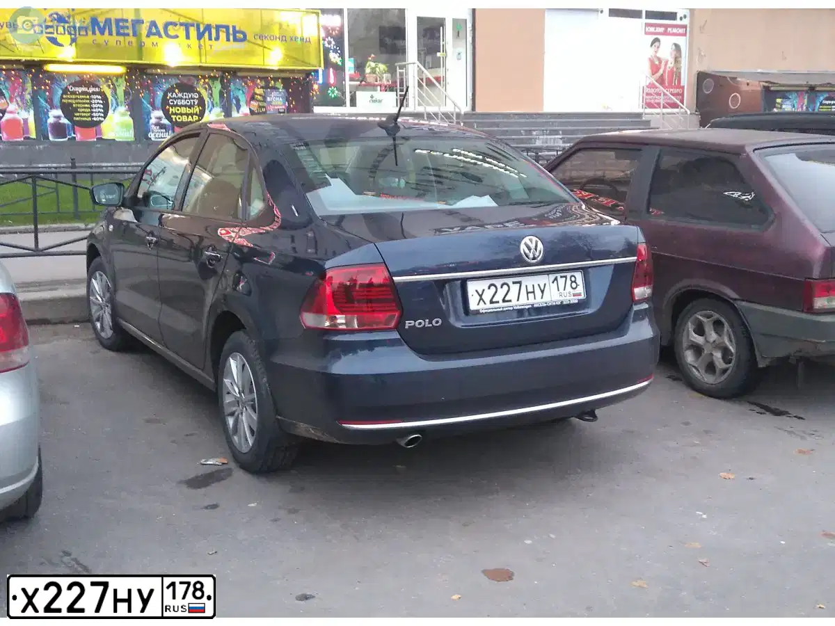Фото автомобиля VOLKSWAGEN POLO, 2017 — госномер О007ЕА180. Цвет: ТЕМНО-СИНИЙ