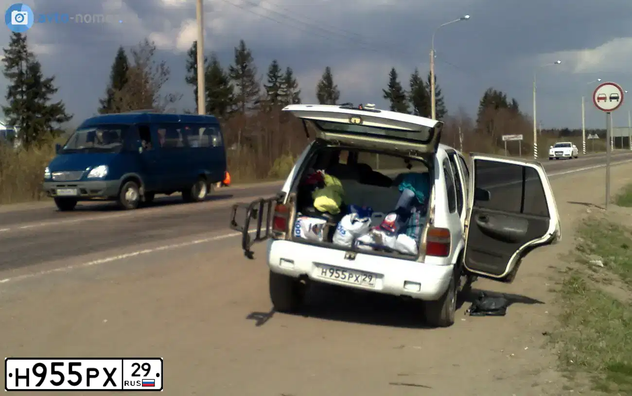 Фото автомобиля KIA SPORTAGE, 1995 — госномер Н955РХ29. Цвет: БЕЛЫЙ