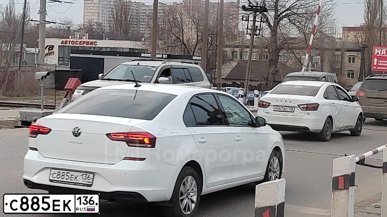 Фото автомобиля VOLKSWAGEN POLO, 2021 — госномер Р169СО48. Цвет: Белый
