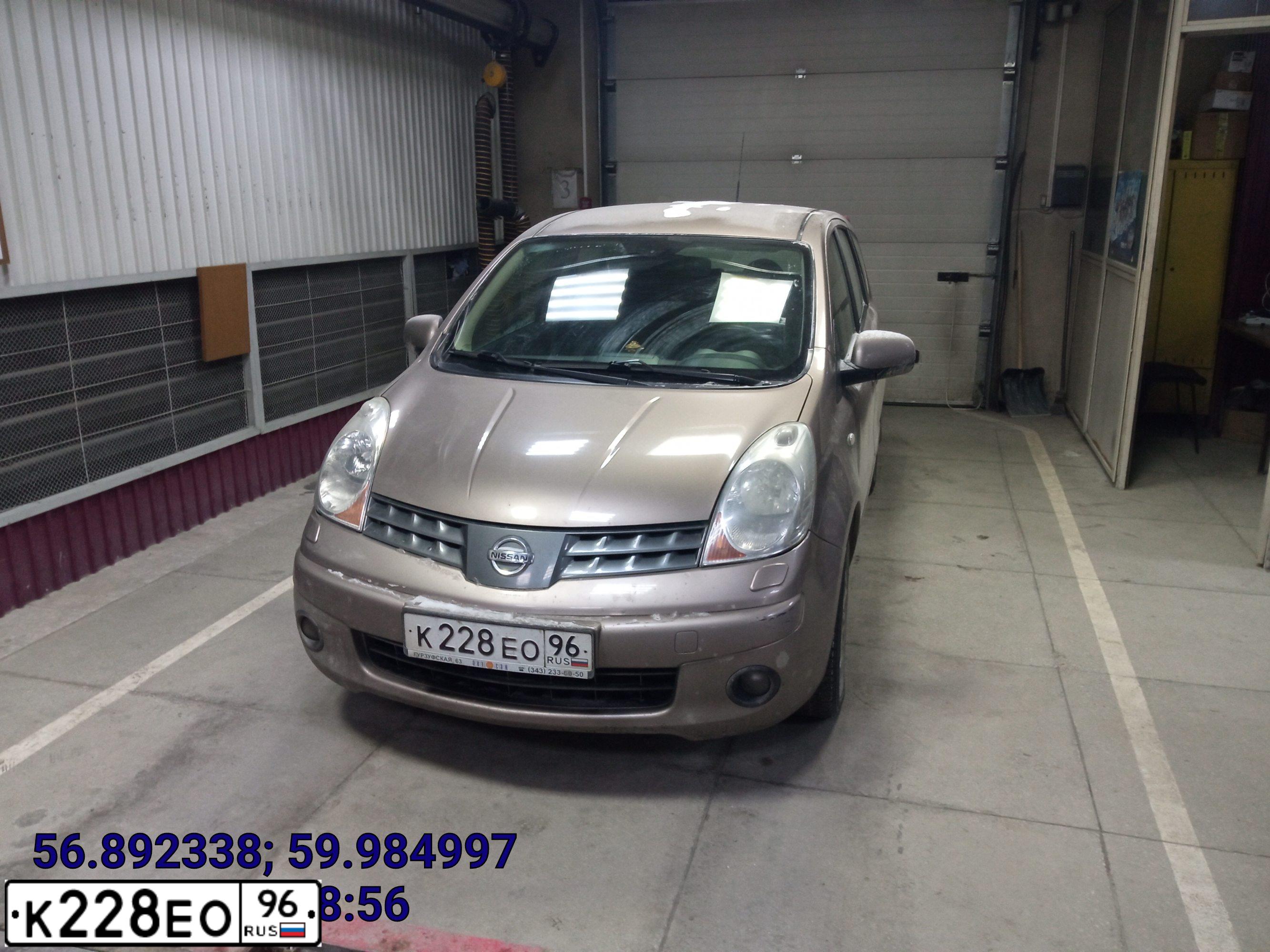 Фото автомобиля NISSAN NOTE, 2007 — госномер К228ЕО96. Цвет: БЕЖЕВЫЙ