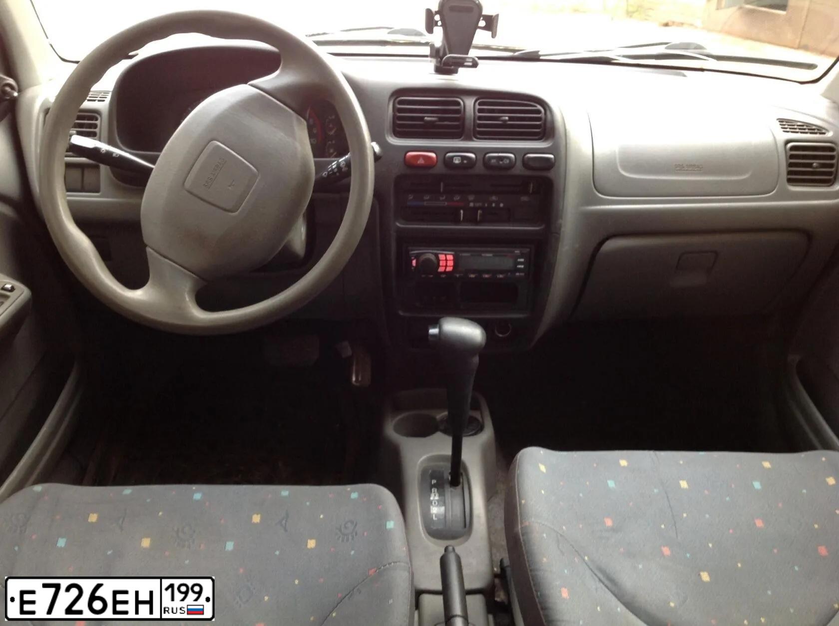 Фото автомобиля SUZUKI ALTO, 2003 — госномер Е726ЕН199. Цвет: КРАСНЫЙ
