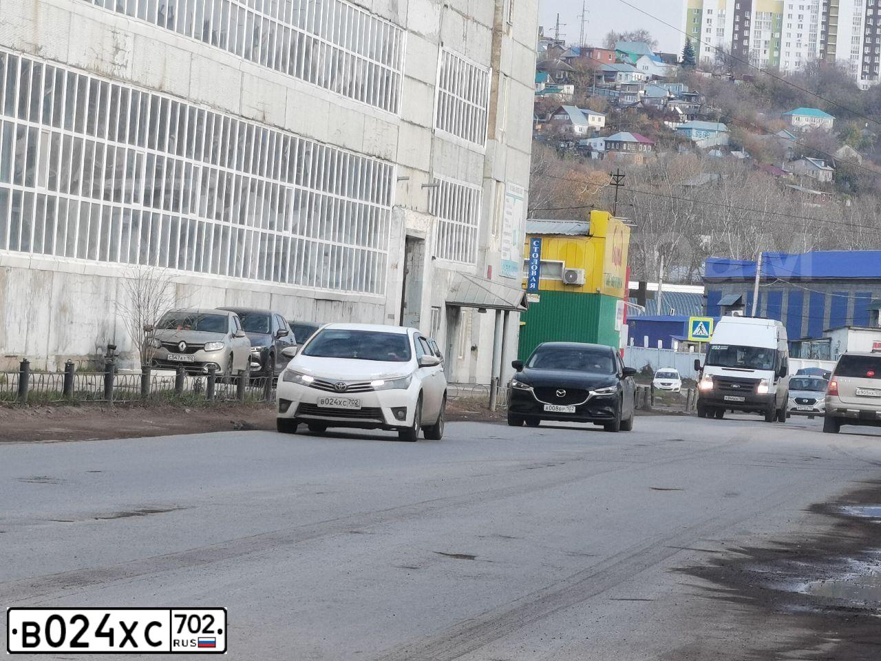 Фото автомобиля TOYOTA COROLLA, 2013 — госномер М392РЕ142