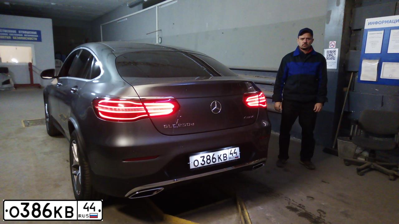 Фото автомобиля МЕРСЕДЕС-БЕНЦ GLC 250 D 4MATIC, 2016 — госномер Х621АС76. Цвет: СЕРЫЙ