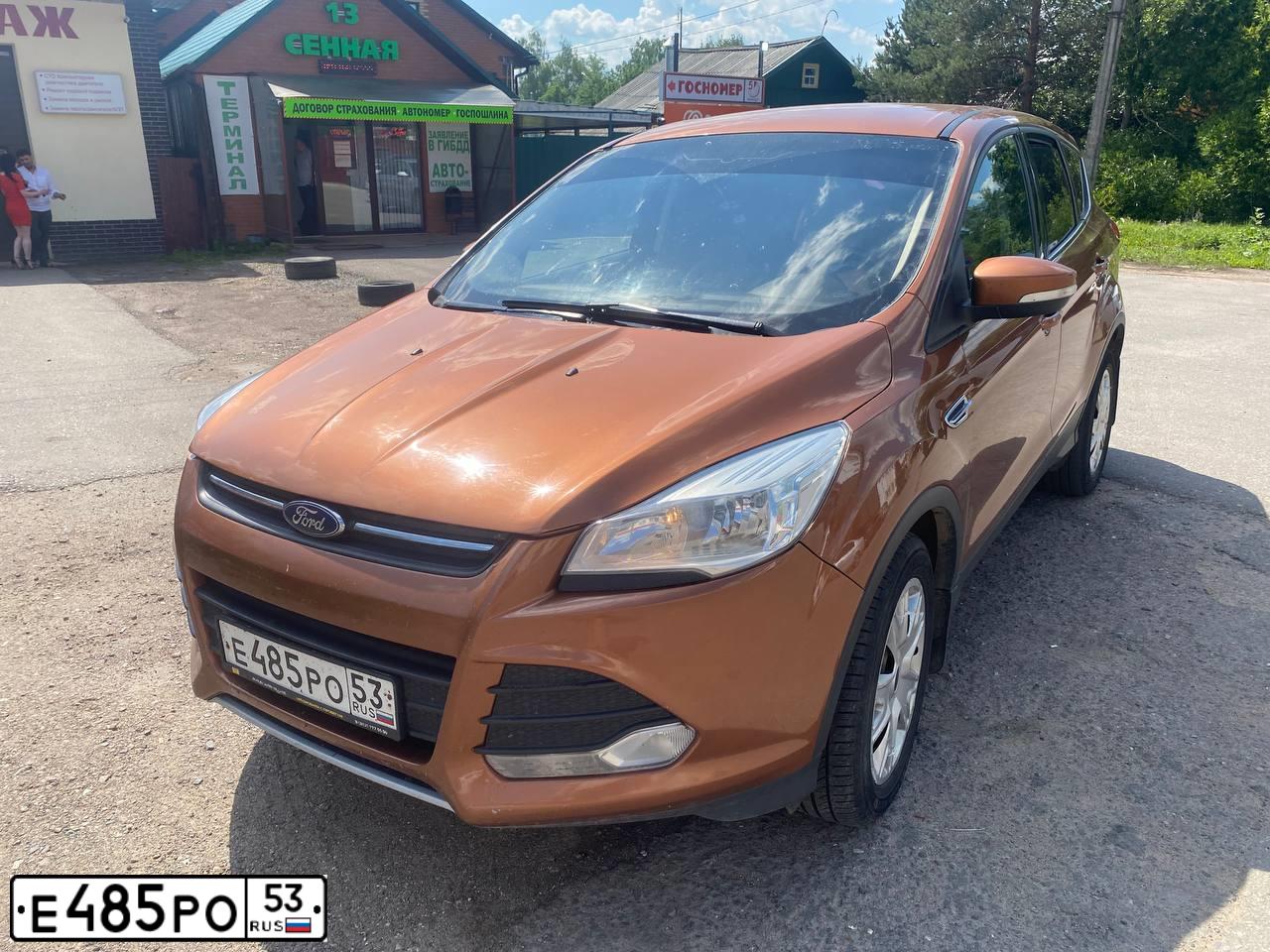Фото автомобиля FORD KUGA, 2013 — госномер О910ХН178. Цвет: Коричневый