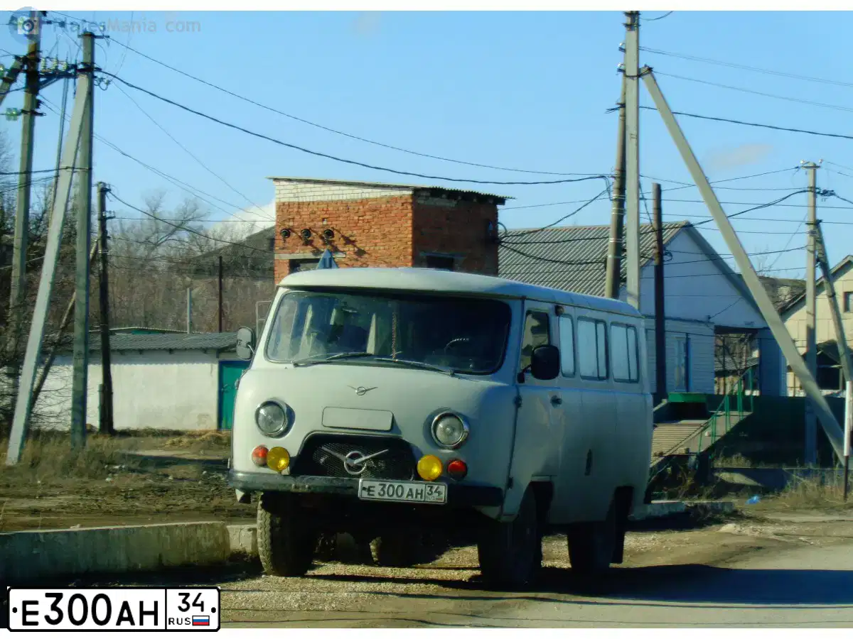 Фото автомобиля UAZ 2206, 1998 — госномер Е672ВХ323. Цвет: БЕЛАЯ НОЧЬ
