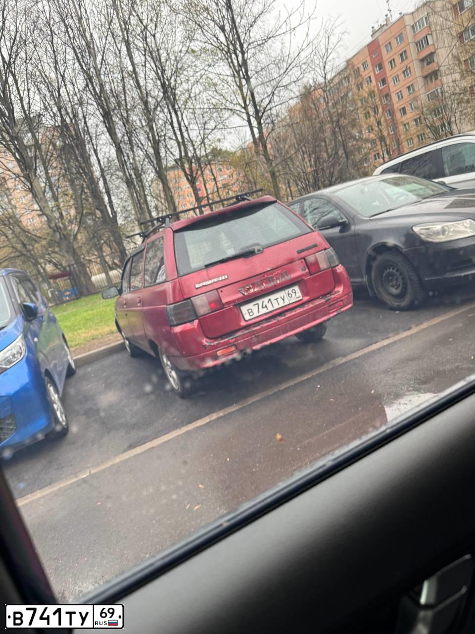 Фото автомобиля LADA 2111 LADA, 2000 — госномер В741ТУ69. Цвет: СЕРЕБРИСТЫЙ КРАСНЫЙ