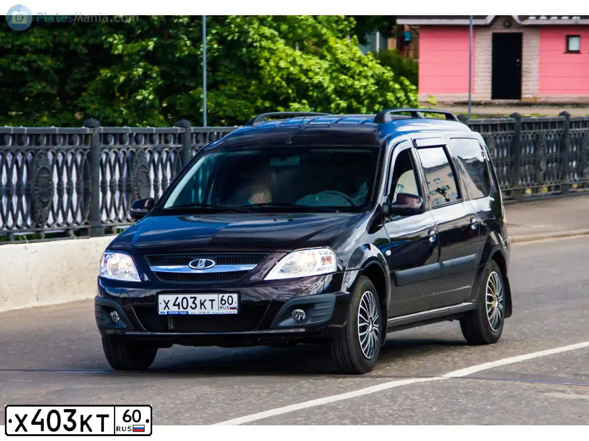 Фото автомобиля LADA LARGUS, 2015 — госномер Х403КТ60. Цвет: ТЕМНО-КОРИЧНЕВЫЙ