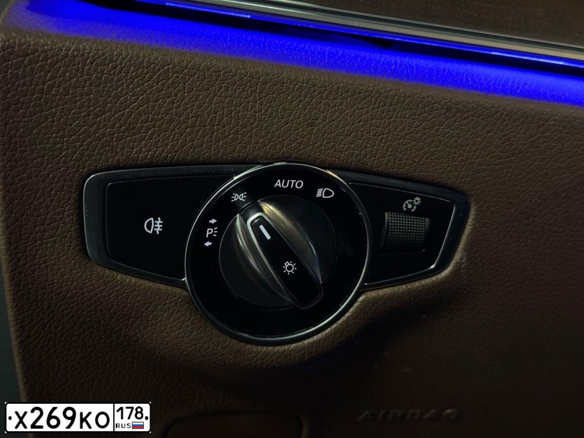 Фото автомобиля MERCEDES E-KLASSE, 2017 — госномер Х269КО178. Цвет: СИНИЙ