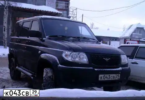 Фото автомобиля UAZ 3163 PATRIOT, 2011 — госномер К043СВ29. Цвет: ЧЕРНЫЙ