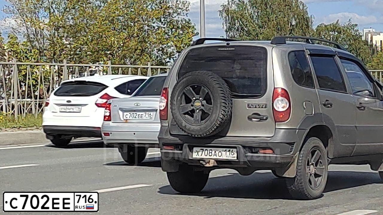 Фото автомобиля LADA 2170 PRIORA, 2013 — госномер С702ЕЕ716. Цвет: СВЕТЛО-СЕРЕБРИСТЫЙ МЕТАЛЛ