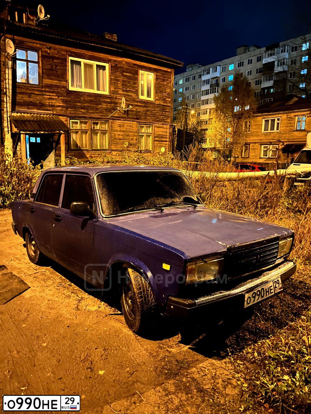 Фото автомобиля LADA 2107, 2006 — госномер О990НЕ29. Цвет: синий