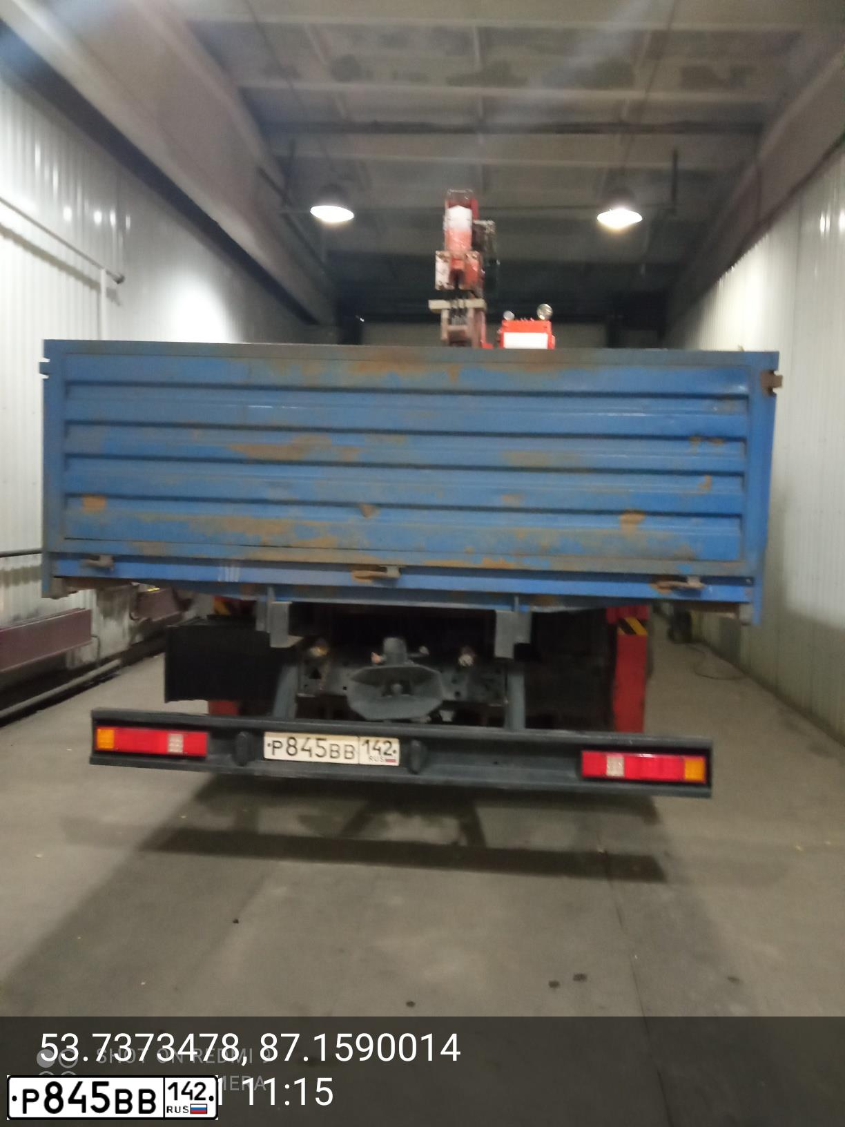 Фото автомобиля KAMAZ 65117 /6X4/, 2012 — госномер Р845ВВ142. Цвет: СИНИЙ