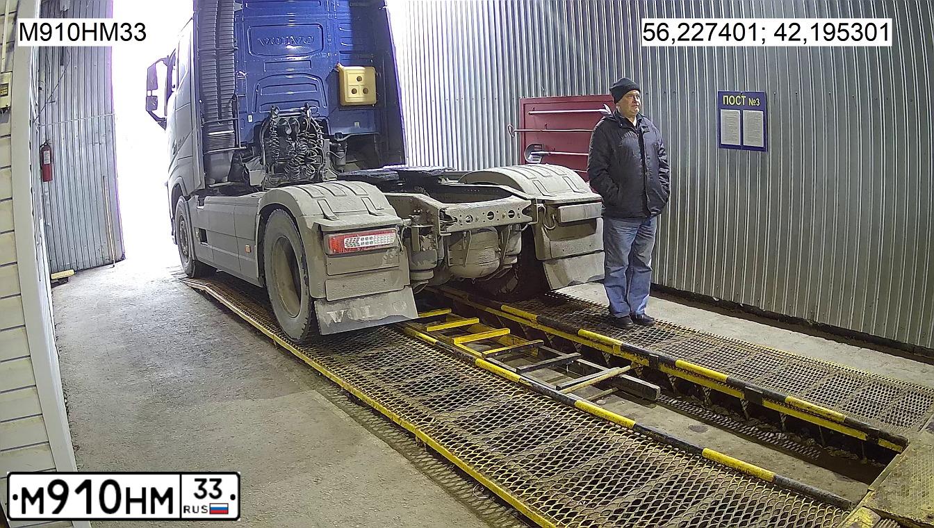 Фото автомобиля MERCEDES E-KLASSE, 2004 — госномер В003КХ33. Цвет: СЕРЫЙ