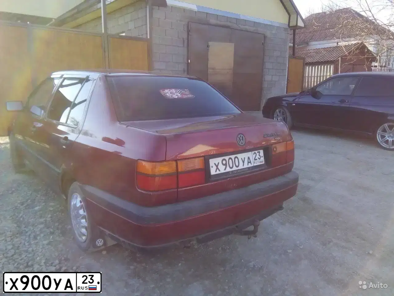 Фото автомобиля VOLKSWAGEN VENTO, 1994 — госномер К068АА123. Цвет: Красный