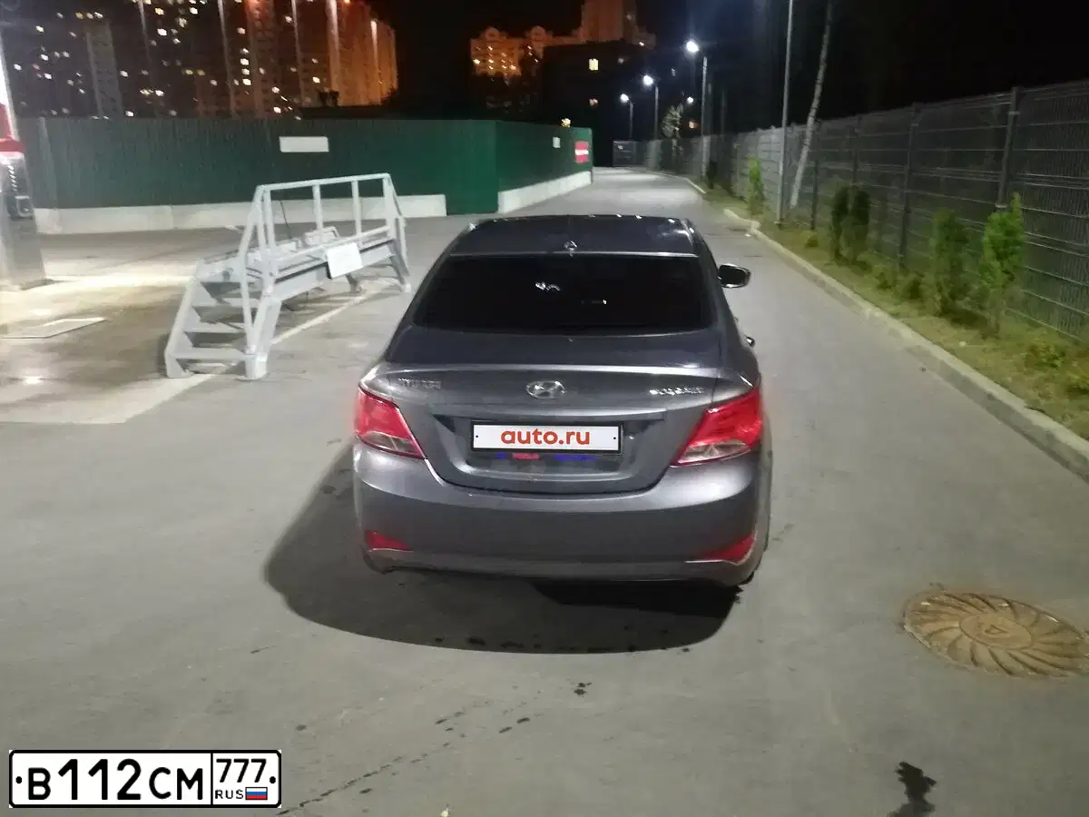 Фото автомобиля HYUNDAI SOLARIS, 2015 — госномер А717РТ790. Цвет: ТЕМНО-СЕРЫЙ