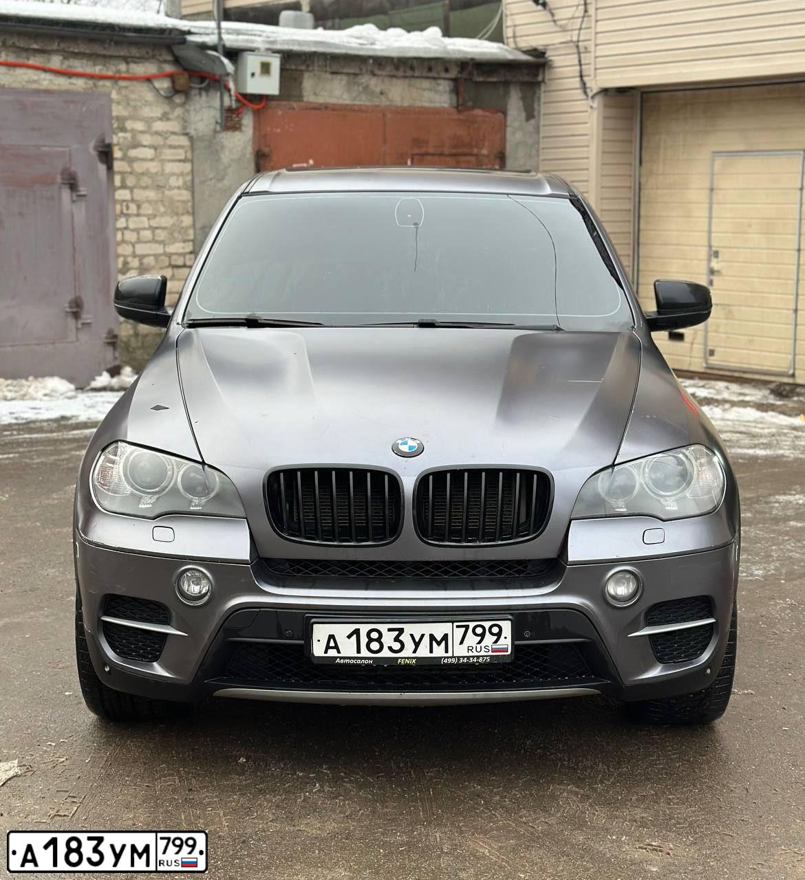 Фото автомобиля BMW X5, 2012 — госномер А183УМ799. Цвет: Серый
