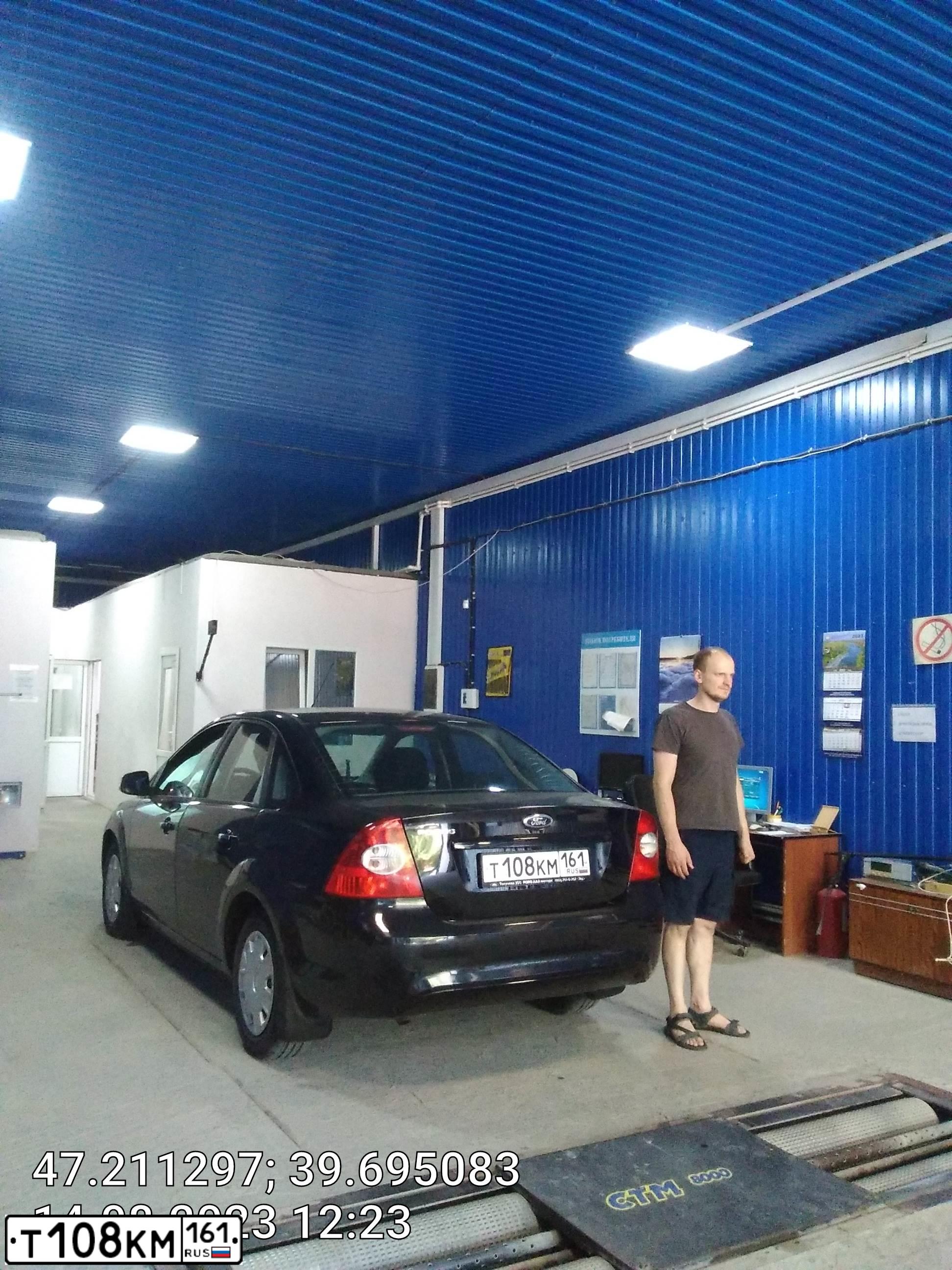Фото автомобиля FORD FOCUS, 2009 — госномер Т108КМ161. Цвет: ЧЕРНЫЙ