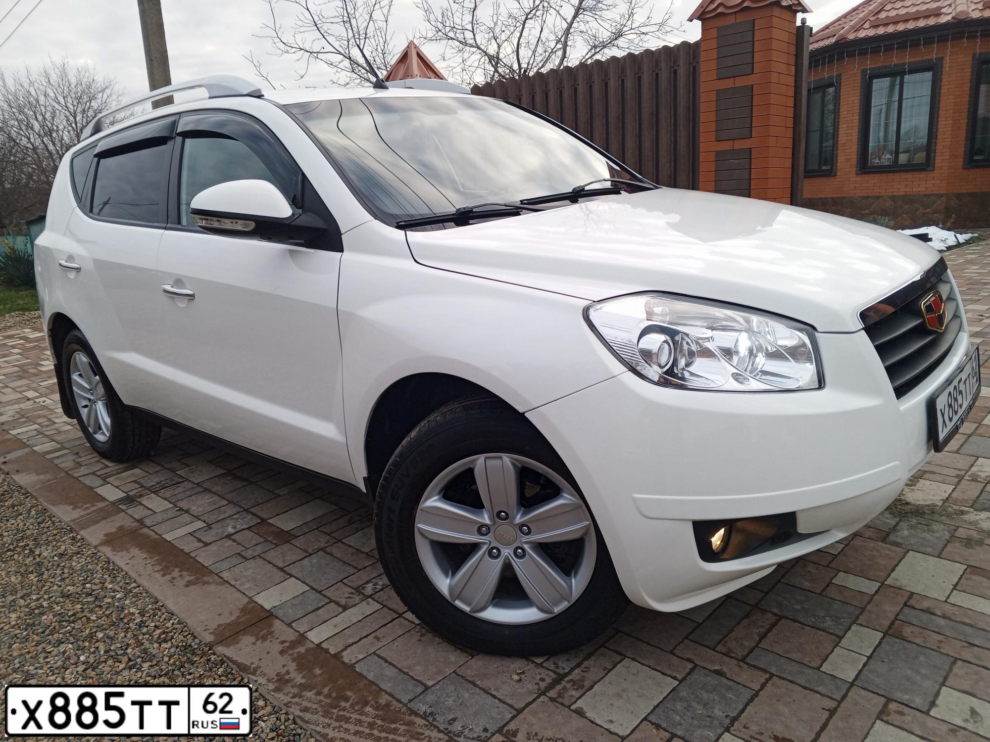 Фото автомобиля GEELY EMGRAND X7, 2015 — госномер Х885ТТ62. Цвет: Белый
