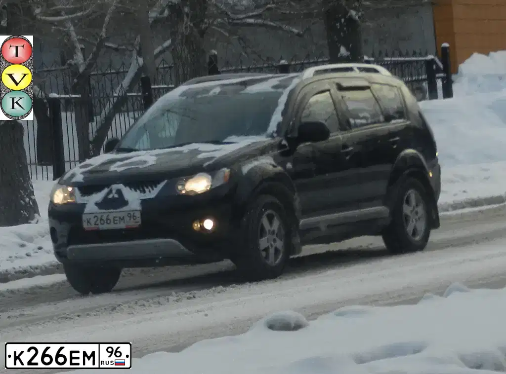 Фото автомобиля MITSUBISHI OUTLANDER, 2007 — госномер К266ЕМ96. Цвет: ЧЕРНЫЙ