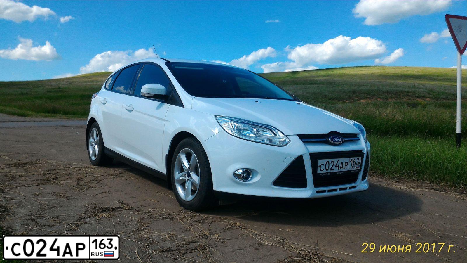 Фото автомобиля FORD FOCUS, 2012 — госномер Е875ЕВ136. Цвет: Белый