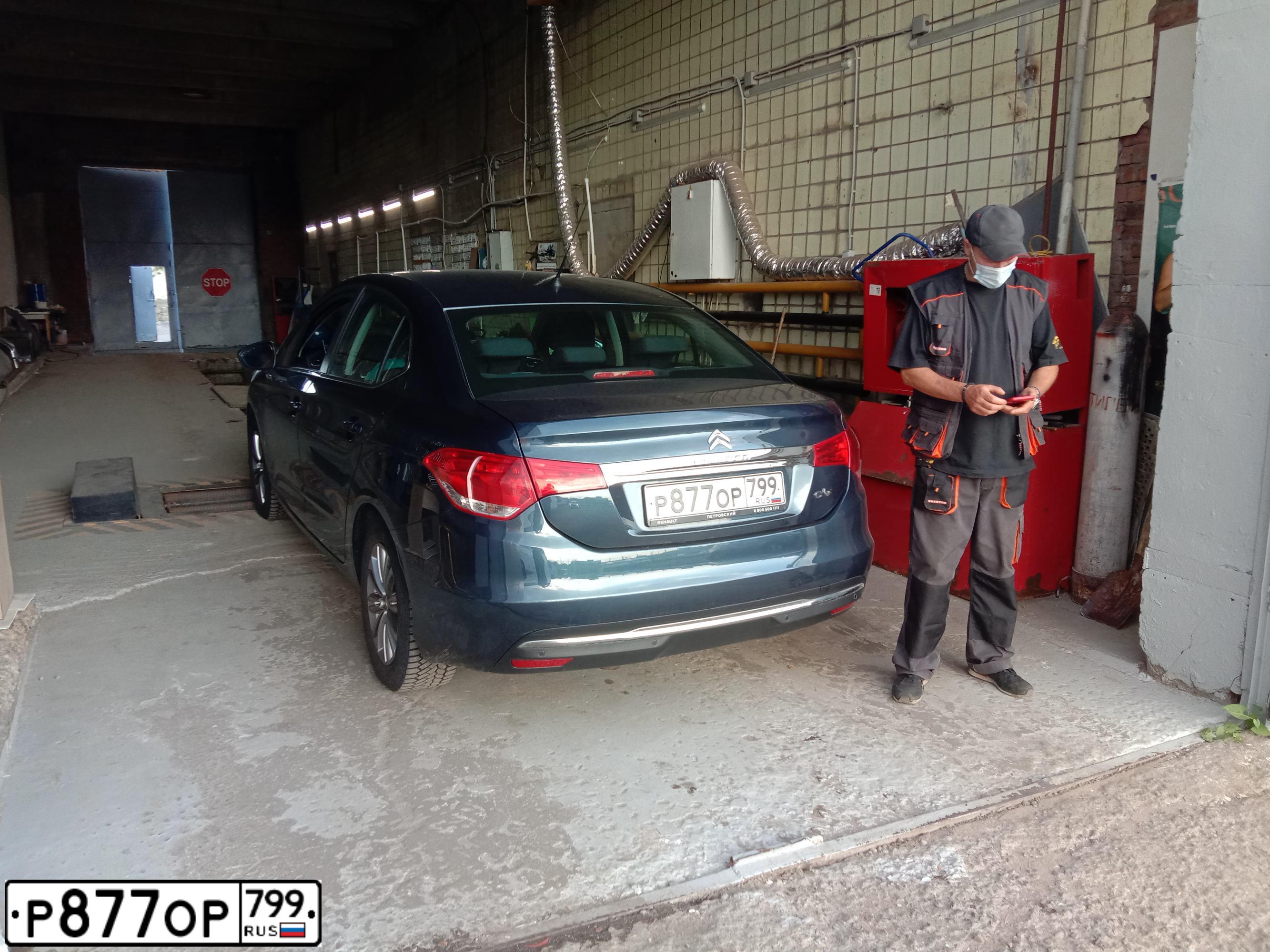Фото автомобиля CITROEN C4, 2018 — госномер Р877ОР799. Цвет: Темно-синий