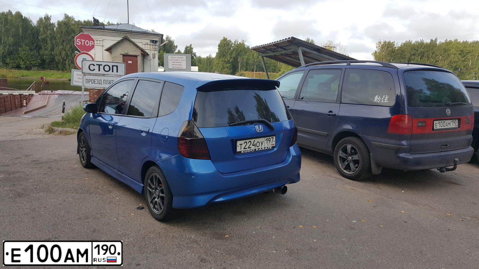 Фото автомобиля LADA 2107, 2001 — госномер Е100АМ190. Цвет: ФИОЛЕТОВЫЙ