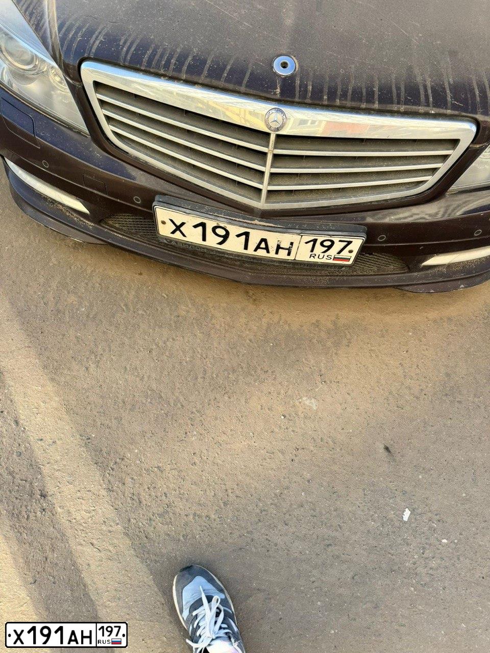 Фото автомобиля MERCEDES C-KLASSE, 2010 — госномер Х191АН197. Цвет: КРАСНО-КОРИЧНЕВЫЙ