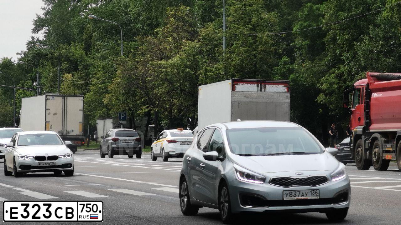 Фото автомобиля BMW SERIE 3, 2017 — госномер Е323СВ750. Цвет: БЕЛЫЙ МЕТАЛЛИК