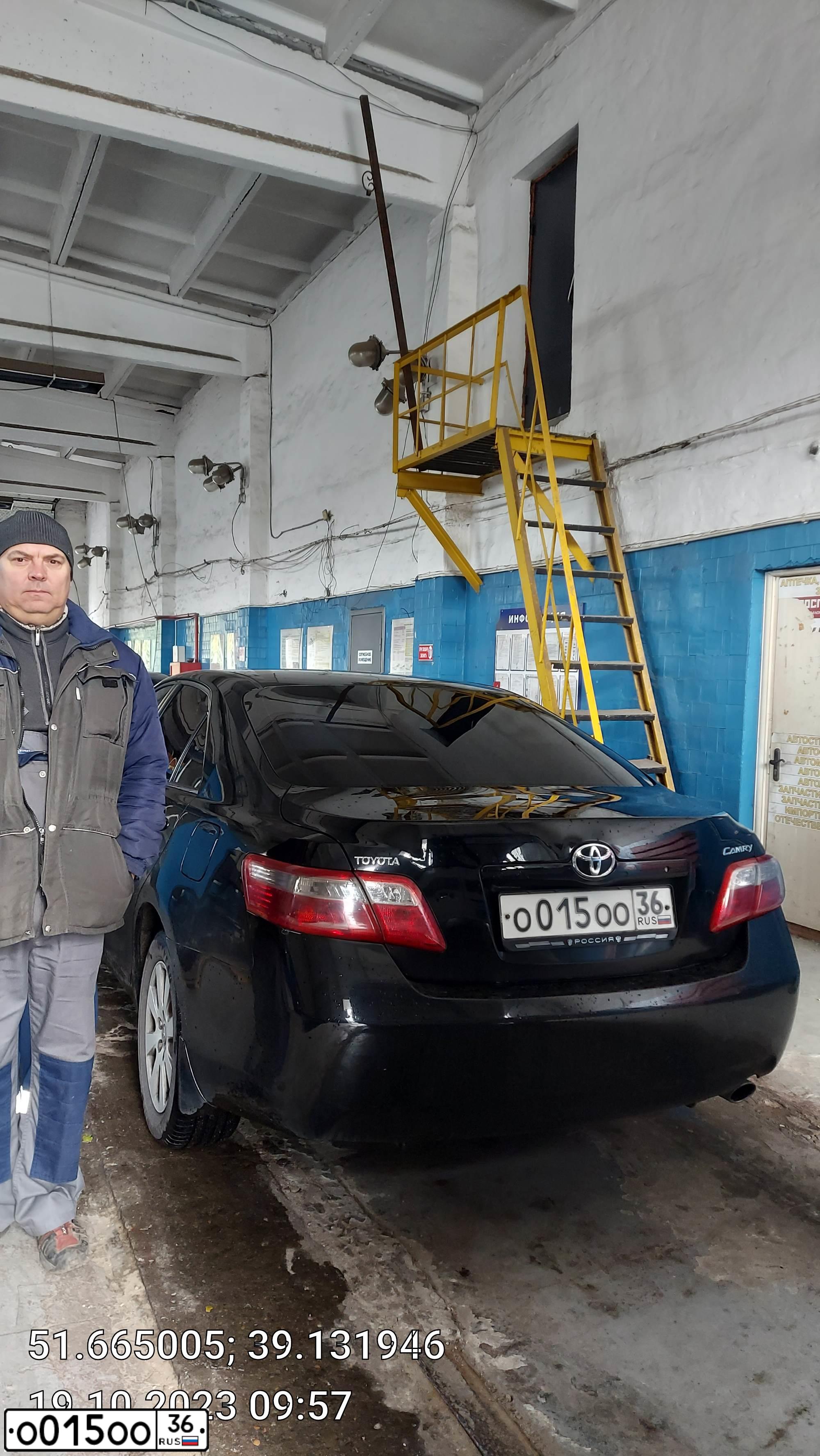 Фото автомобиля TOYOTA CAMRY, 2007 — госномер О015ОО36. Цвет: ЧЕРНЫЙ