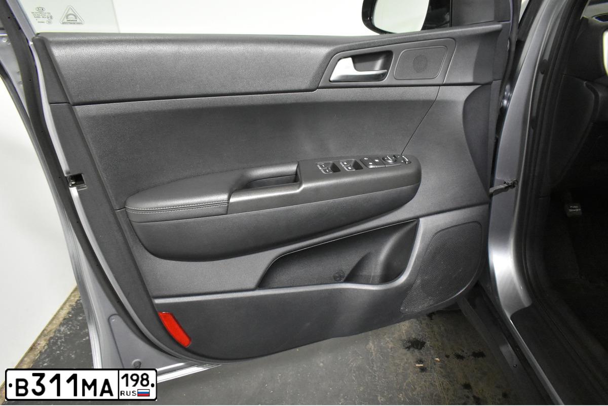 Фото автомобиля KIA SPORTAGE, 2018 — госномер Н696ОО178. Цвет: Серебристый