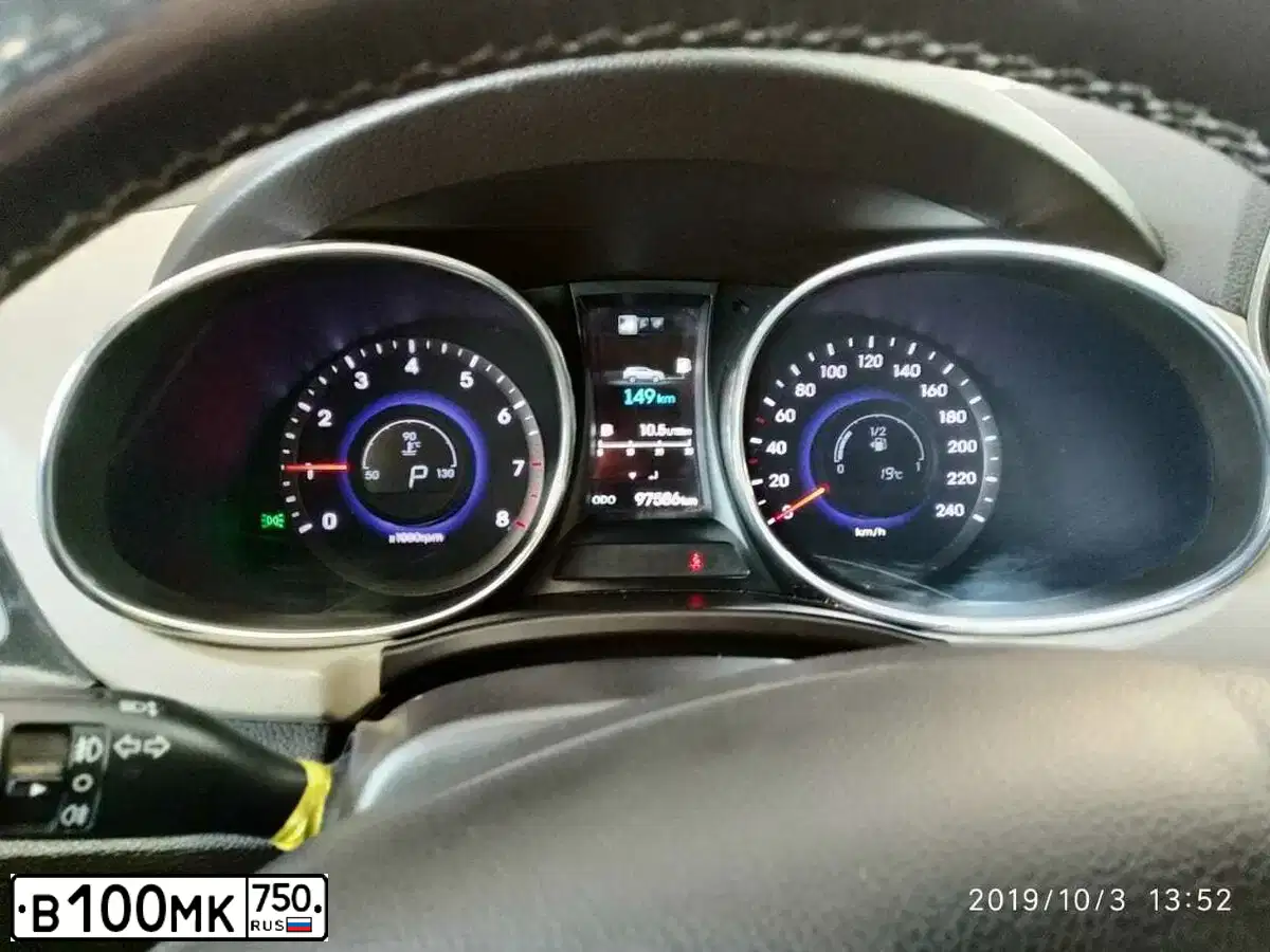 Фото автомобиля HYUNDAI SANTA FE, 2014 — госномер В100МК750. Цвет: ЧЕРНЫЙ