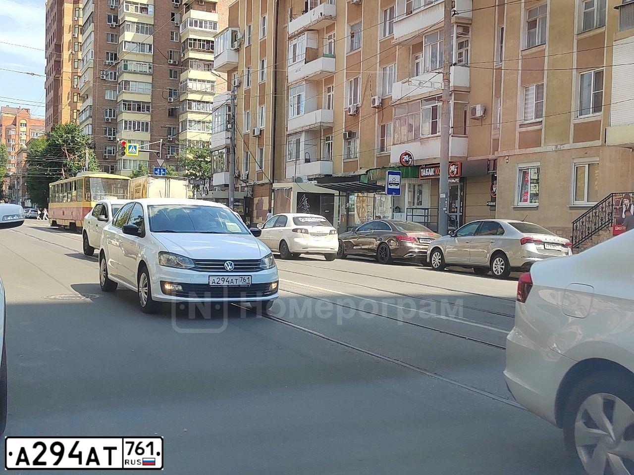 Фото автомобиля VOLKSWAGEN POLO, 2019 — госномер Р799КЕ761. Цвет: Белый