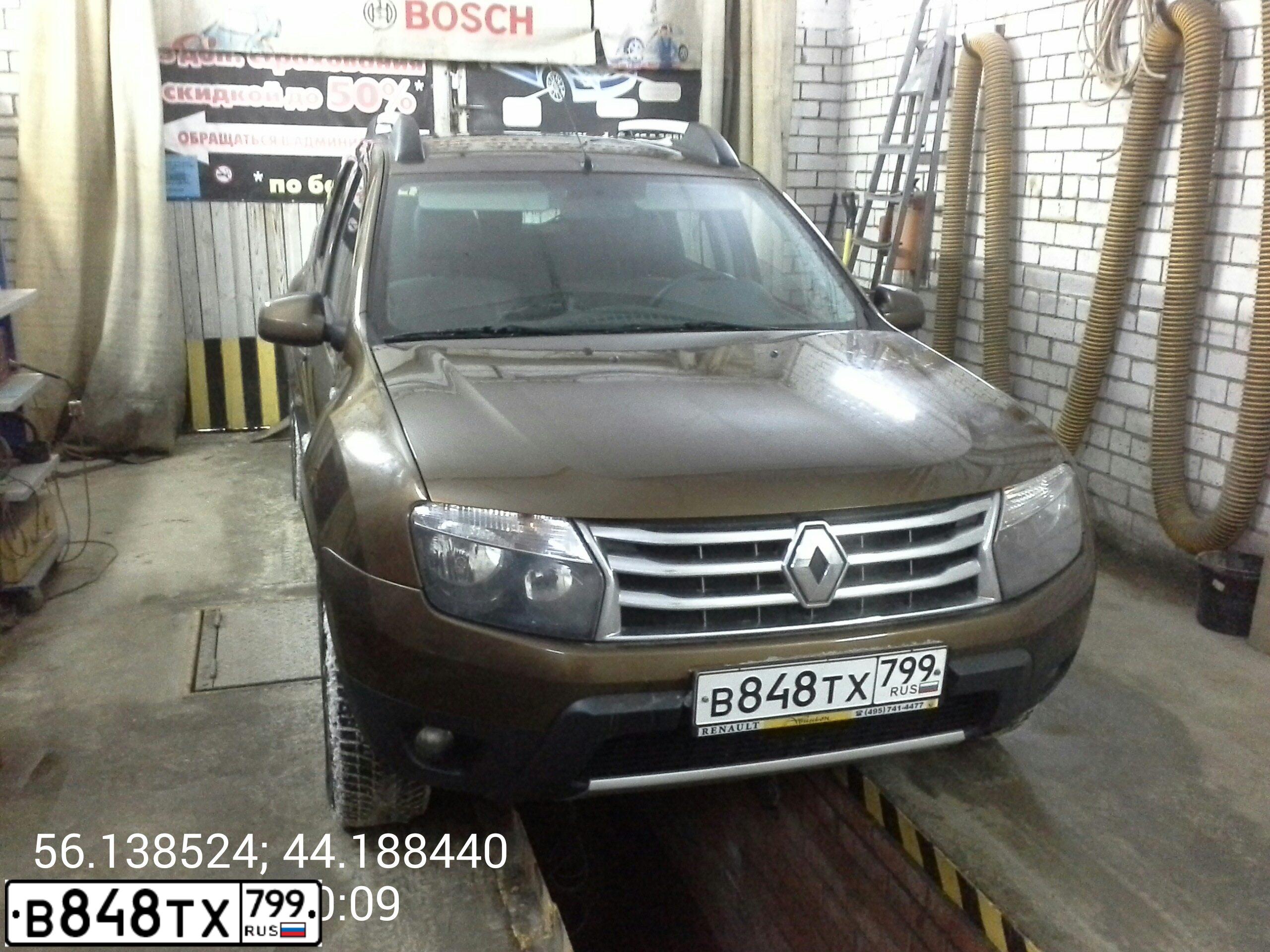 Фото автомобиля RENAULT DUSTER, 2013 — госномер Е513ВС750. Цвет: Коричневый