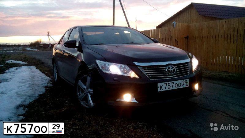 Фото автомобиля TOYOTA CAMRY, 2012 — госномер О584АЕ799. Цвет: ЧЕРНЫЙ