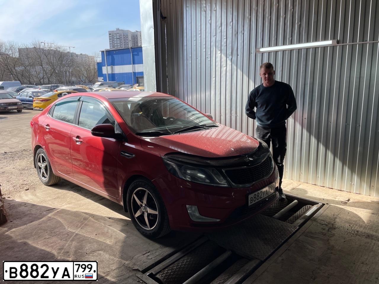 Фото автомобиля KIA RIO, 2012 — госномер Н037ТР82. Цвет: Красный