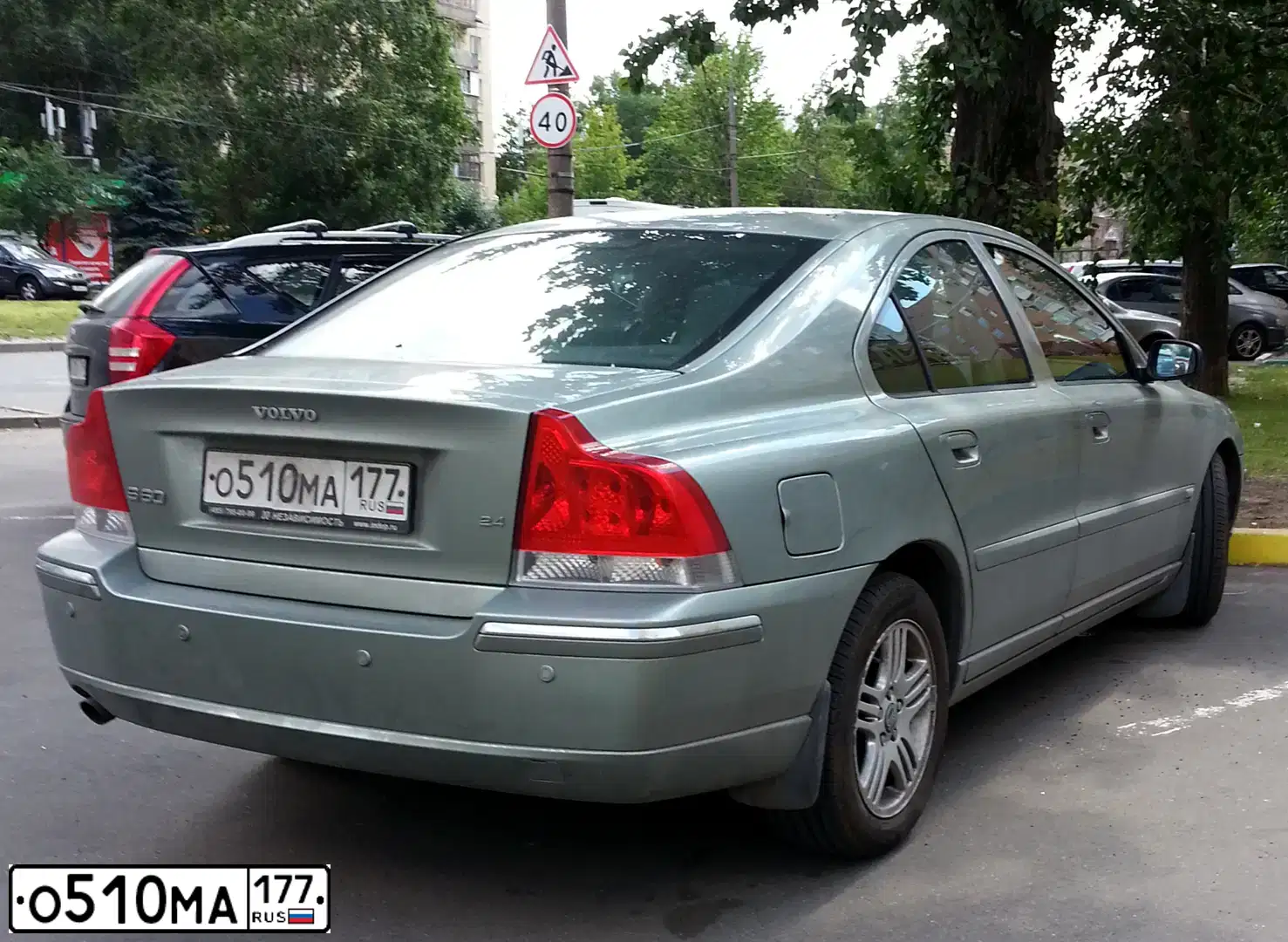 Фото автомобиля VOLVO S60, 2006 — госномер О510МА177. Цвет: СЕРО-ЗЕЛЕНЫЙ