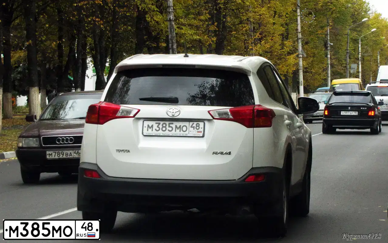 Фото автомобиля TOYOTA RAV4, 2014 — госномер М385МО48. Цвет: БЕЛЫЙ