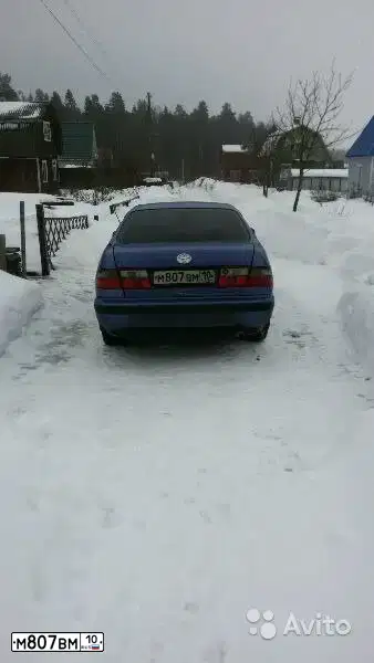 Фото автомобиля TOYOTA CARINA, 1996 — госномер М807ВМ10. Цвет: СИНИЙ