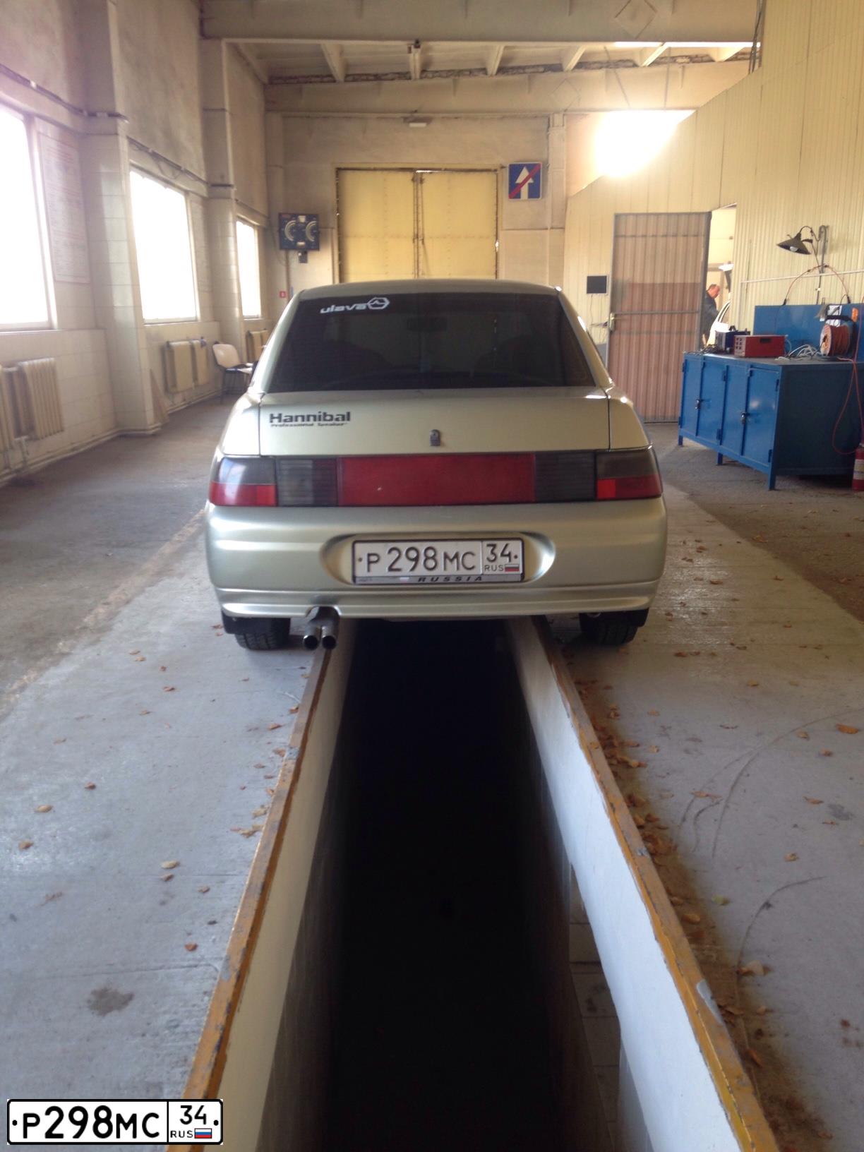 Фото автомобиля LADA 2110, 2001 — госномер Р298МС34. Цвет: Серебристо золотой